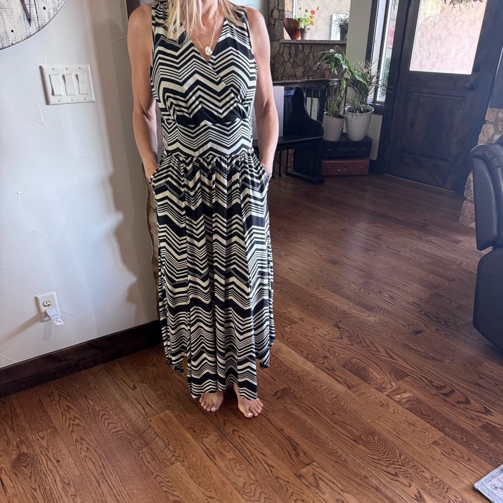 French Laundry Black and White Sleeveless V-Neck Sundress